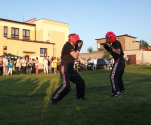 Treningi z BACKFIST www.kick-boxing.czest.pl